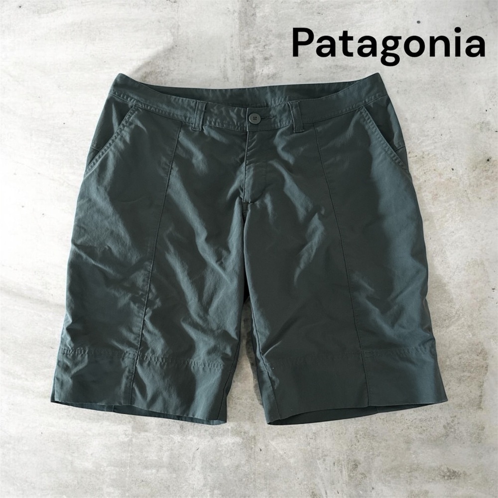 ❤️Patagonia women's Dark Green Flat Front Shorts